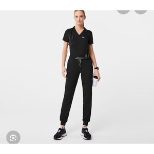 Figs Black Scrub Set